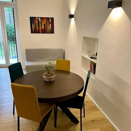 LR Deluxe Apartments - Porta Venezia - Bilocale con Giardino Privato-2